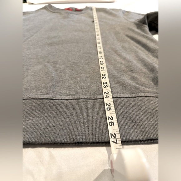 Vintage IZOD Gray Crewneck Sweatshirt – Size L, Like New - Picture 7 of 10